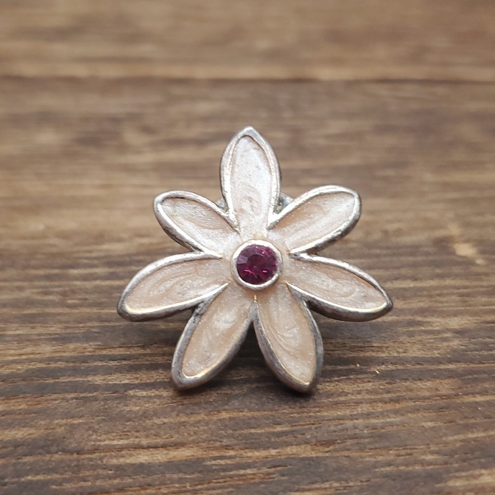 B618 cream‎ daisy brooch pin